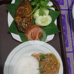 Nasi Pecel Ikan Nila