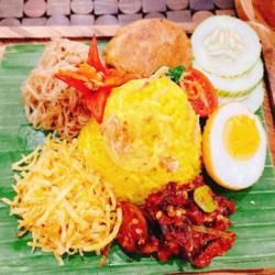 Nasi Kuning Cumi Asin Pete Kecombrang