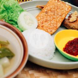 Paket Nasi Pecel Kepala Ayam Goreng