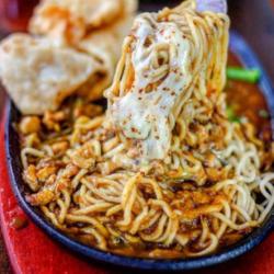 Indomie Goreng Single Becek Bumbu Mayo Telor Dadar Extra Pedas Bakso Sosice Cincang