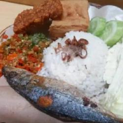 Paket Nasi,ikan Cue,telor Dadar,tahu Tempe,sambel,lalap