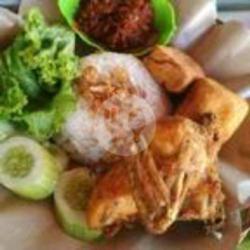 Nasi Ayam Goreng Tahu Tempe