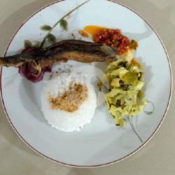 Nasi Ramas Lele Goreng   Teh Es