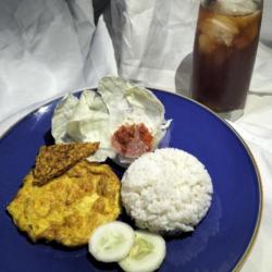 Paket Lalapan Telur Dadar   Esteh