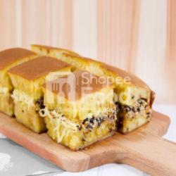 Terang Bulan Coklat Kacang Keju