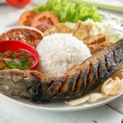 Nasi   Lele Pecak Pedas Sadis