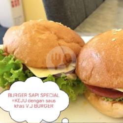 Burger Sapi Special Saus Barbeque   Keju