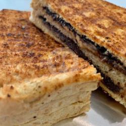 Toast Gandum Coklat Selai Kacang