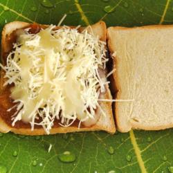 Roti Bakar Selai Nanas Keju