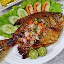 Ikan Bawal Bakar