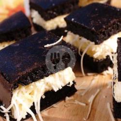 Blackfores Keju Kacang Susu Special