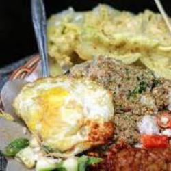 Nasi Tumpang Telur Ceplok  Peyek- Air Mineral