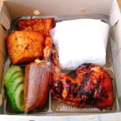 Nasi Bok Ayam Bakar Mentega Tahu Tempe Sambal  Lalapan Kerupuk