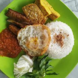 Nasi Tempe Penyet Telor