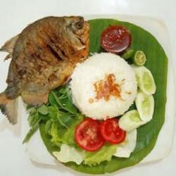 Nasi Ikan Bawal Penyet