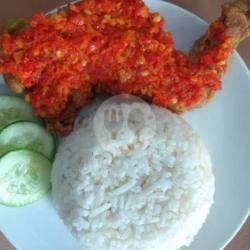 Nasi Ayam Penyet Pedes