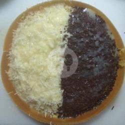 Martabak Manis Setengah Keju Setengah Cokelat