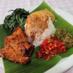 Nasi   Ayam Bakar. Sayur Komplit