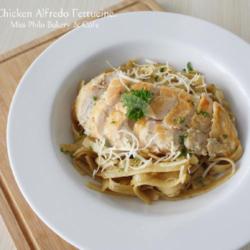 Chicken Alfredo Fettucine