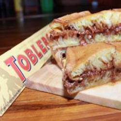 Terang Bulan Toblerone