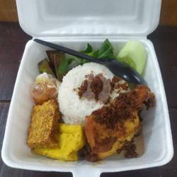 Sego Sambel Penyet Ayam Goreng Bumbu Laos