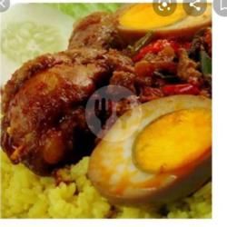 Nasi Kuning Ayam Telur