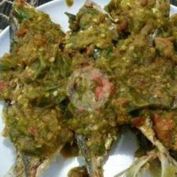 Ikan Kembung Cabe Ijo Pedas