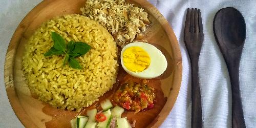 Nasi kebuli & Ayam kremes Kedai Aroma, Kartoharjo