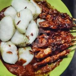 Lontong   Sate Campur