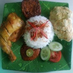 Nasi Uduk Ayam Goreng   Semur Tahu