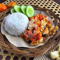 Nasi Ayam Geprek Si Kembar