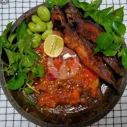 Nasi Penyetan Lele Goreng Sambel Trasi