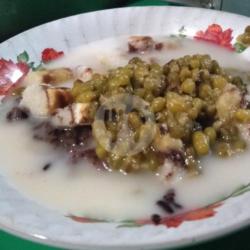 Wedang (extra Kacang Ijo)   Roti   Ketan