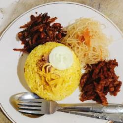 Nasi Kuning Teri Sambel