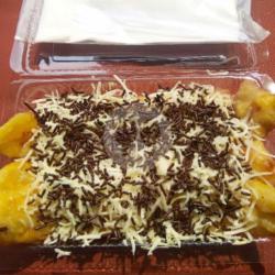 Pisang Tanduk Goreng Dan Susu Kental, Coklat Dan Keju. 1 Kotak Isi 4 - 6 Pcs .