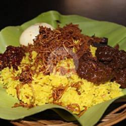 Nasi Kuning Rendang