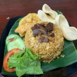 Nasi Goreng Kare Daging Kriuk   Telur Dadar