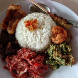 Nasi Lawar Plek Babi