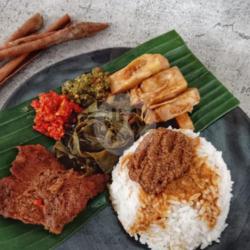 Nasi Padang Rendang Sapi