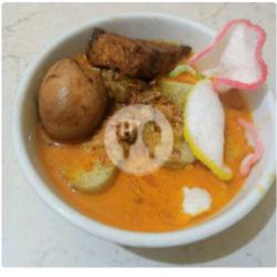 Lontong Sayur Semur Tahu Telor