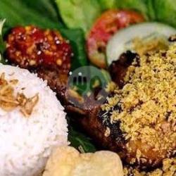 Promo Ayam Bakar Tempe/tahu Kremes    Es/panas Teh