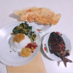 Nasi Padang Bawal Bakar   Peyek