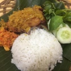 Paket Ayam Serundeng Kumplit