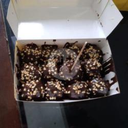 Donat Siram Coklat Kacang