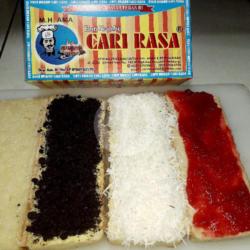 Roti Bumbu Bakar 1/2 Oreo Susu-1/2 Strawberry Keju Susu.