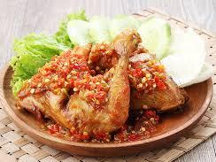 Ayam Penyet Naura