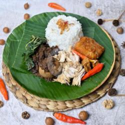 Nasi Gudeg Suwir Ayam Plus Telur Bebekㅤㅤ