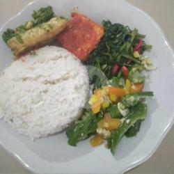 Nasi Sayur Tempe Tahu   Es Teh