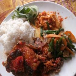 Nasi Ikan Sambel Baung Laut Putih