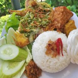 Nasi Ayam Penyet Sambel Ijo Pedas Mantap